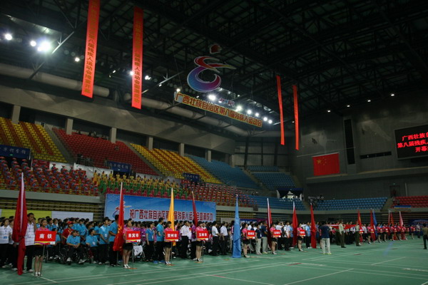 图为开幕式奏国歌仪式