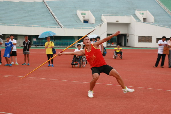 图为田赛标枪比赛现场