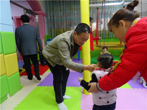 图为刘裕秋副主任实地走访现场